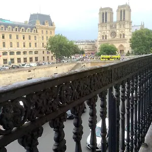 Two Bedroom Luxury - Balcony With View Of Notre Dame Apartment Paris